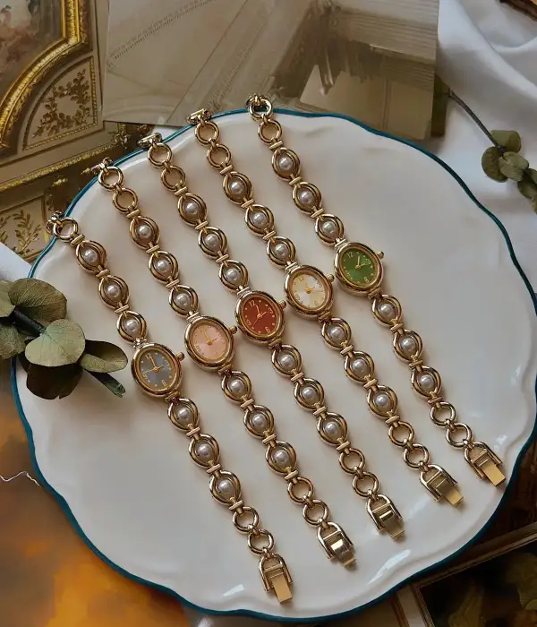 Vintage Pearl Detail Fashion Watch