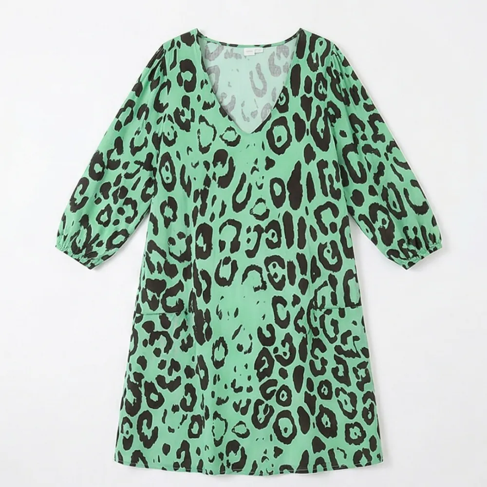 V Neck Pocket Printed Midi Dress