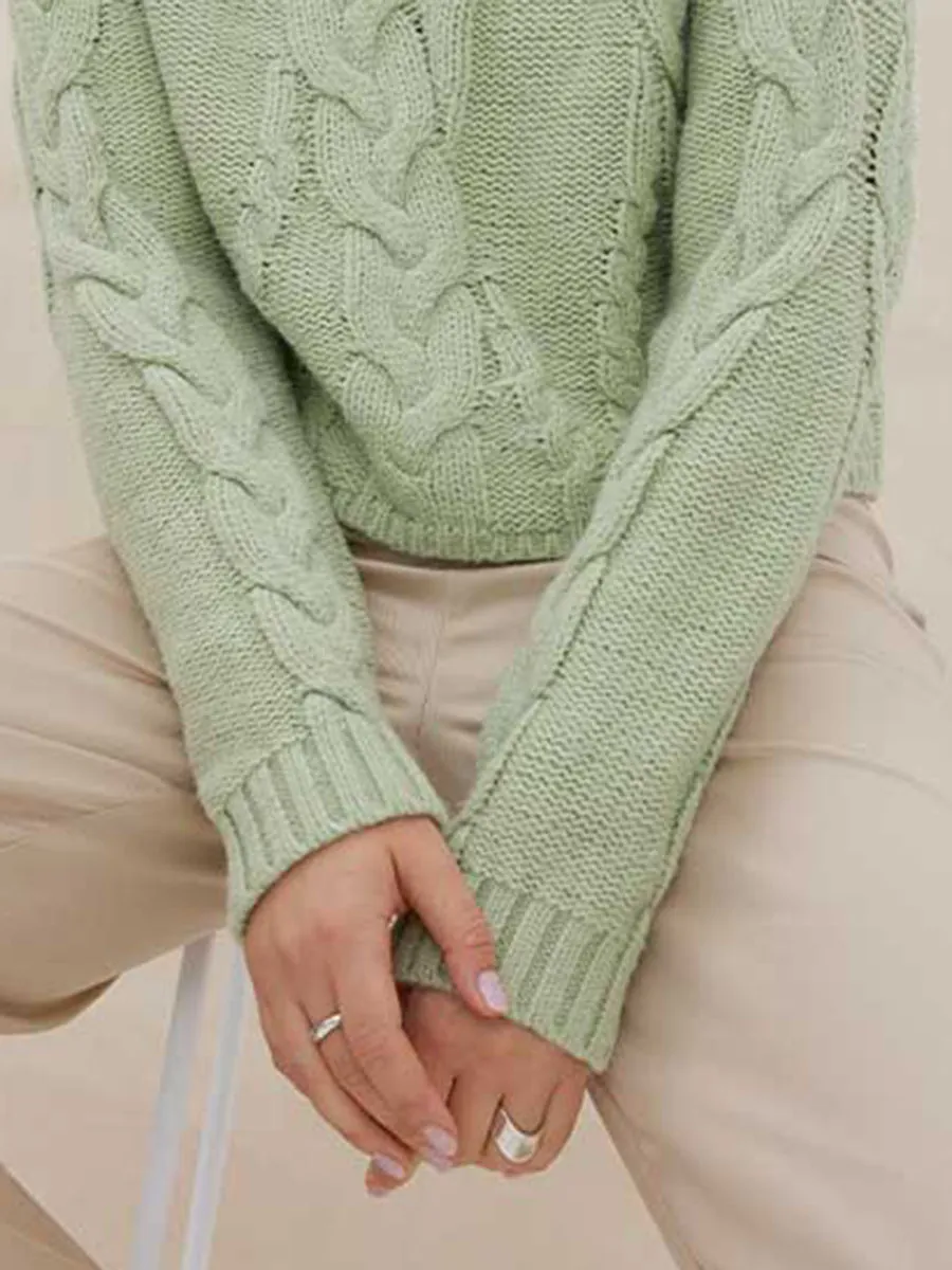 CABLE-KNIT ROUND NECK SWEATER
