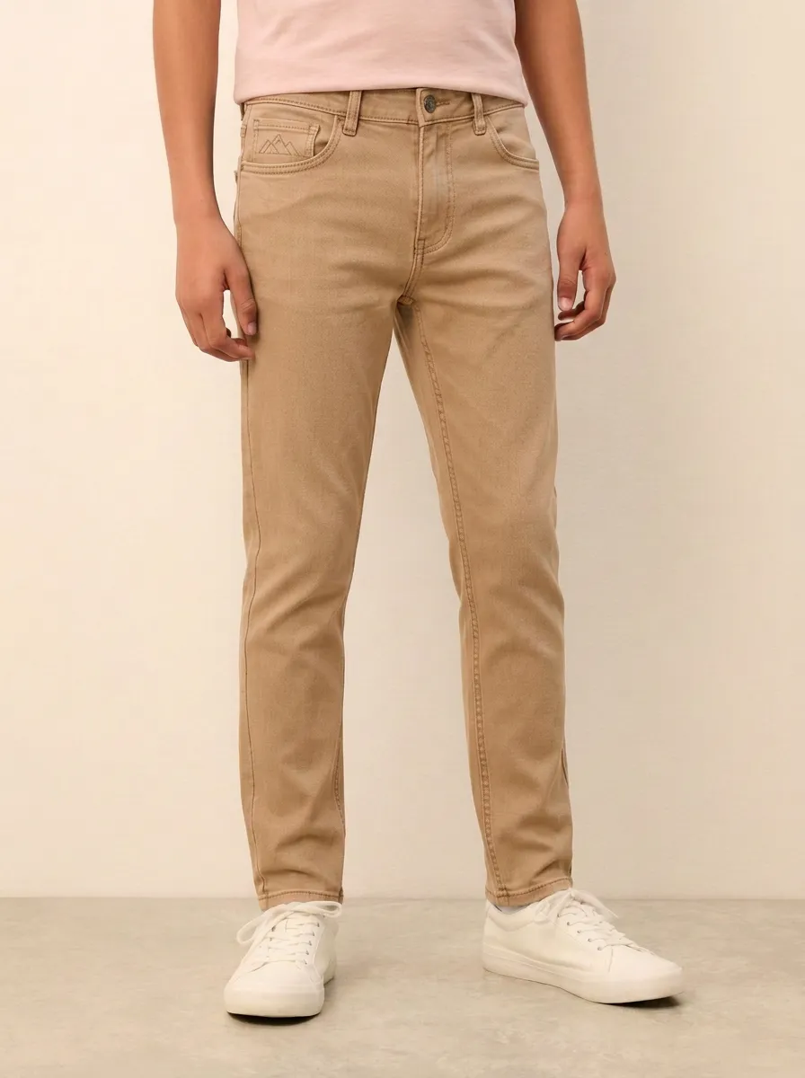 Men's Streamlined Weekend Mountain Logo Embroidered Stretch Denim Jeans