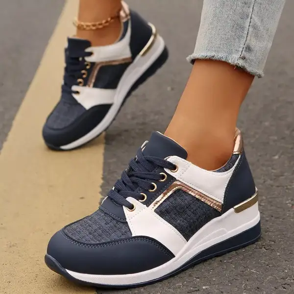 Relaxed Round Toe Lace-Up Sneakers