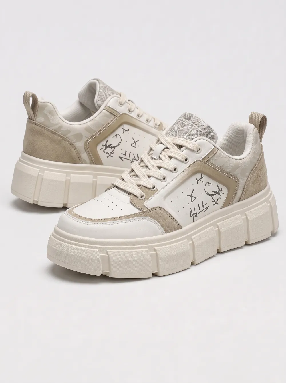 Men's Beige Graffiti Pattern Printed Chunky Sneakers