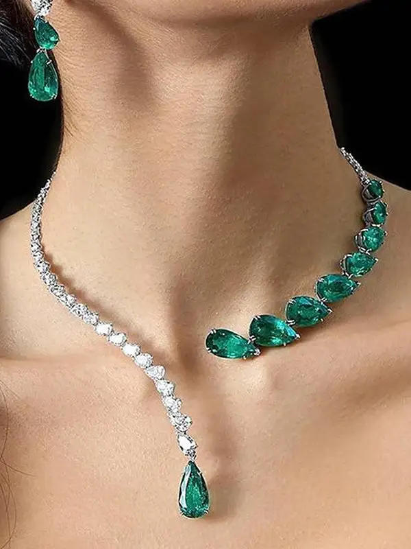 Refined Statement Crystal Necklace