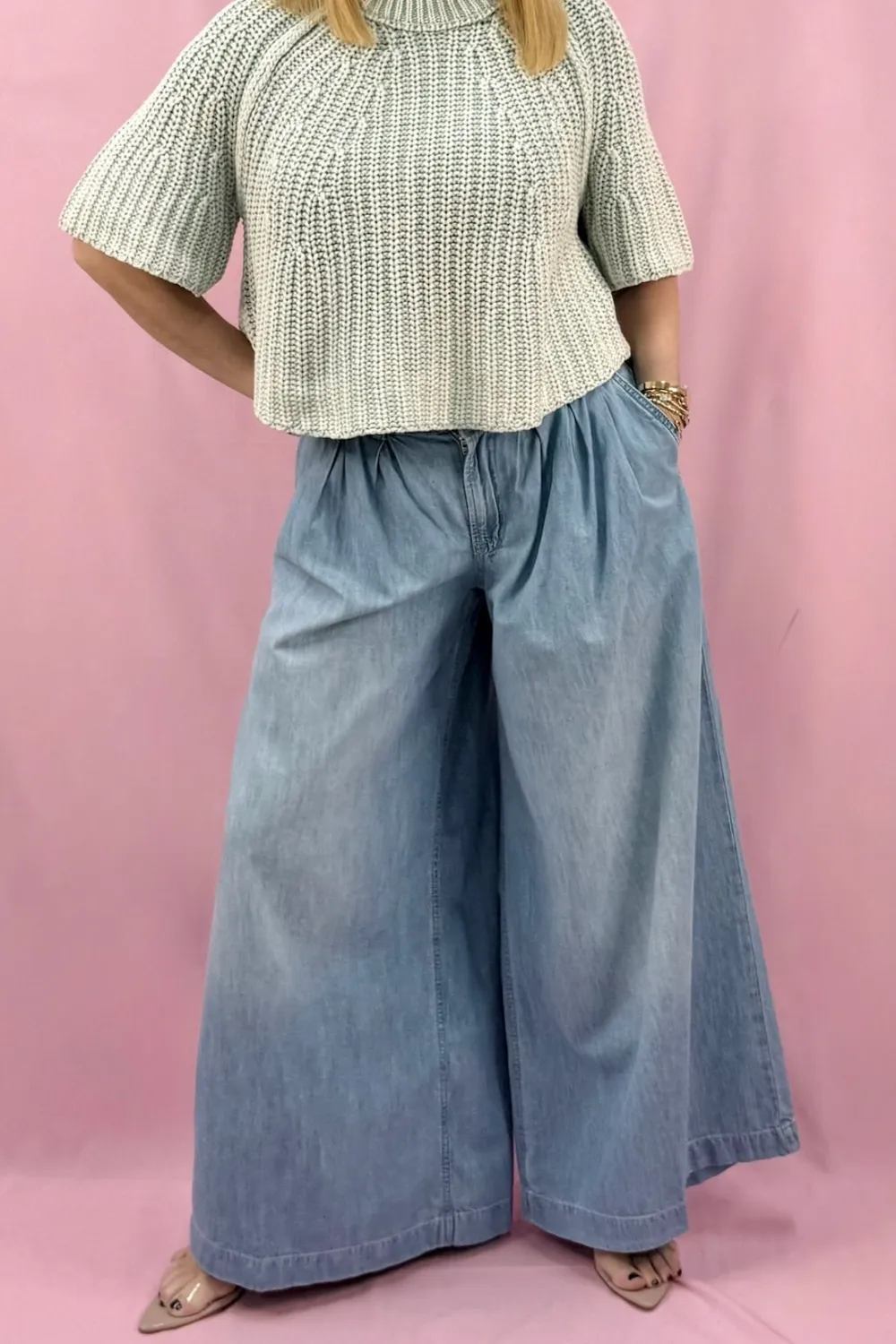 Wide Leg Pleated Jeans