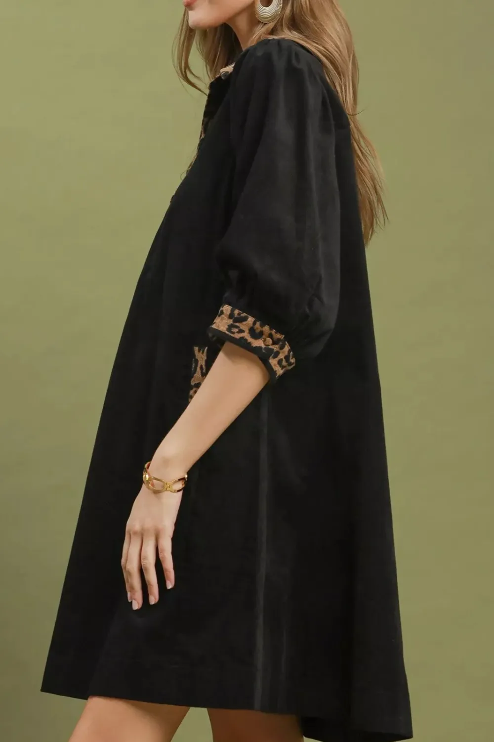 Pocketed V-Neck Shift Dress With Contrast Trim