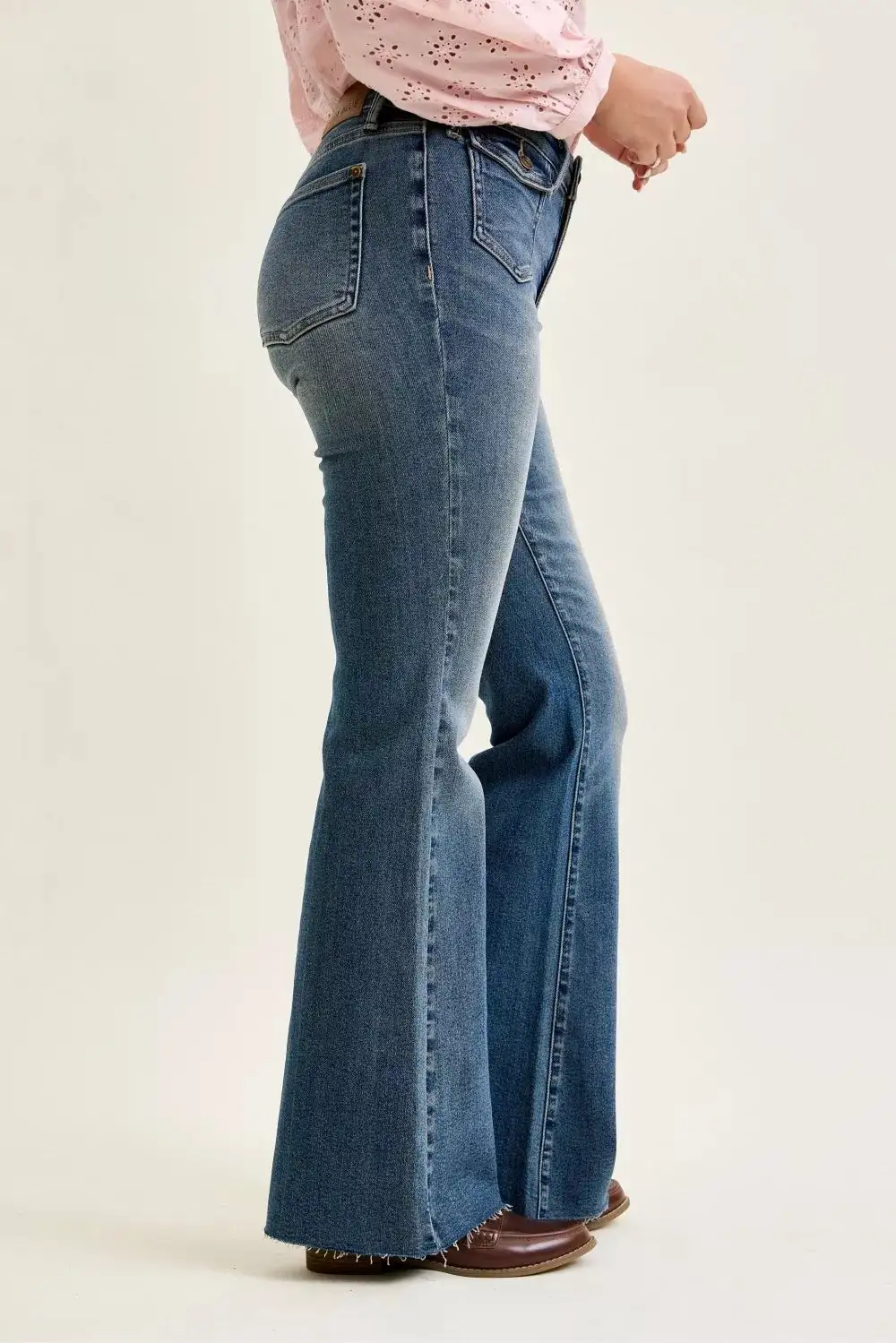 Mid Rise Flare Leg Pocketed Denim Jeans