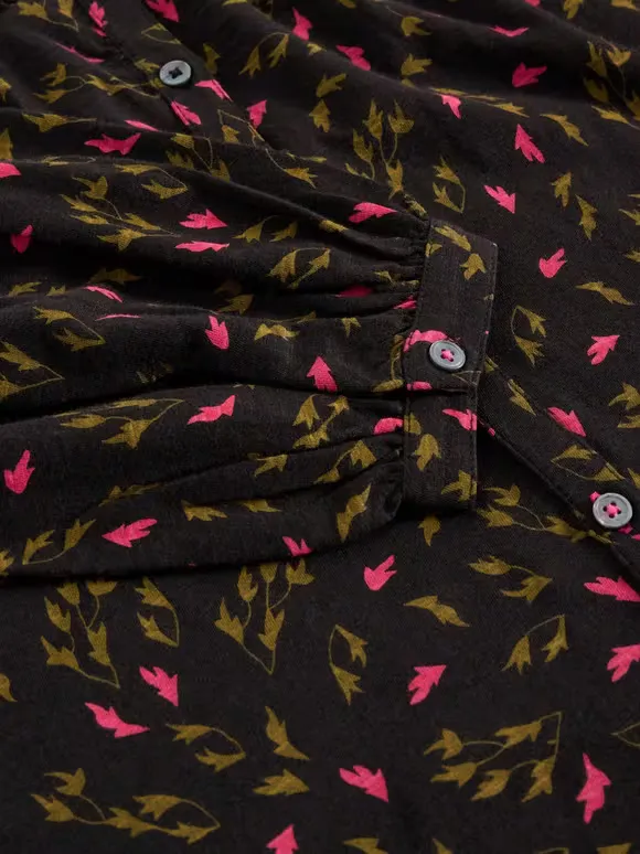 Crew Neck Shirred Top