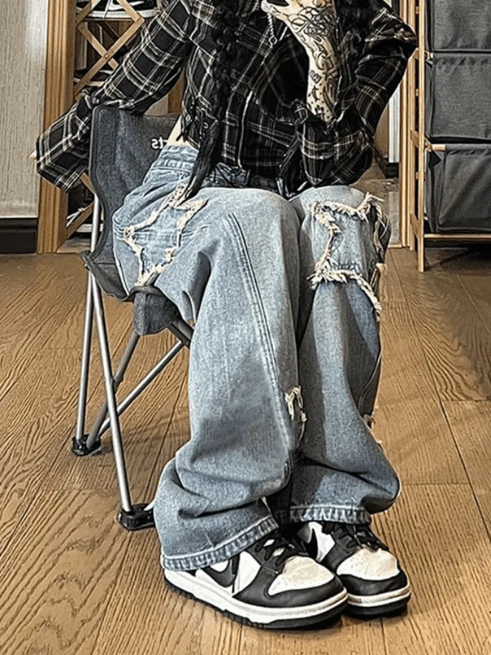 Vintage Wash Distressed Star Patch Boyfriend Jeans