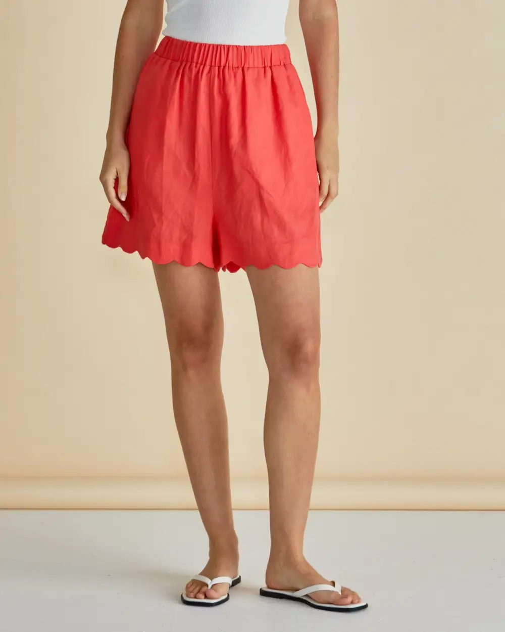 Women's Scallop-Hem Linen-Blend Shorts