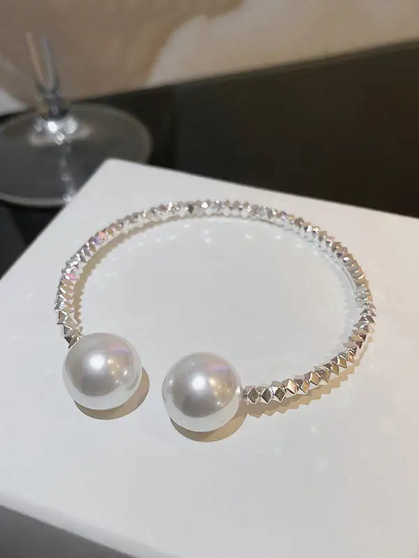 Imitation Pearl Detail Refined Necklace