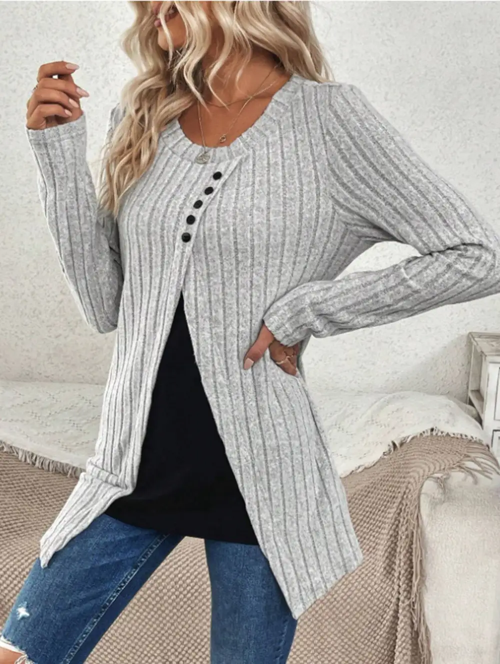 Textured Crew Neck Long-Sleeved Sweatshirt
