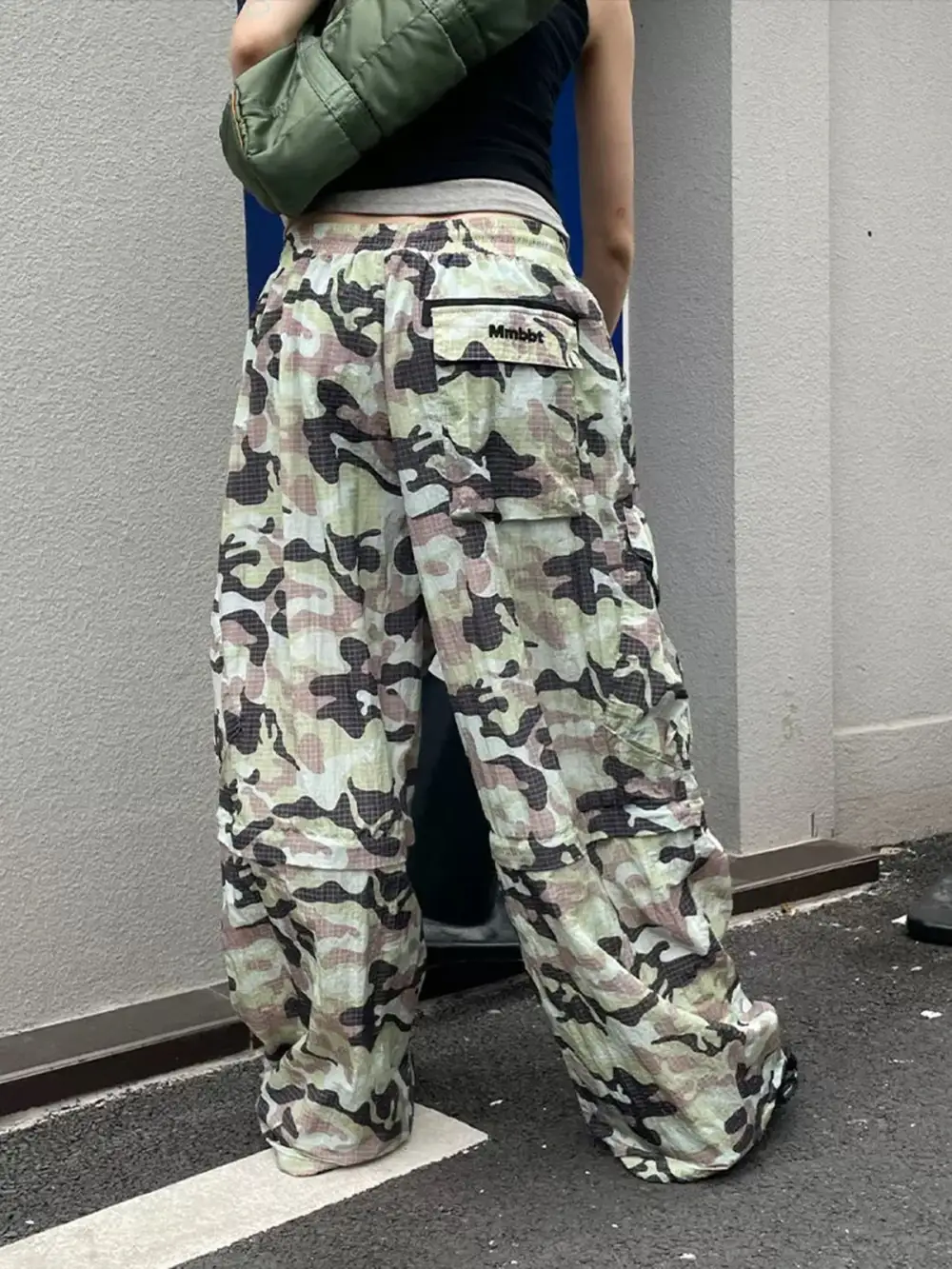 Modern Wide-Leg Cargo Pants