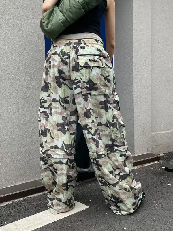 Modern Wide-Leg Cargo Pants