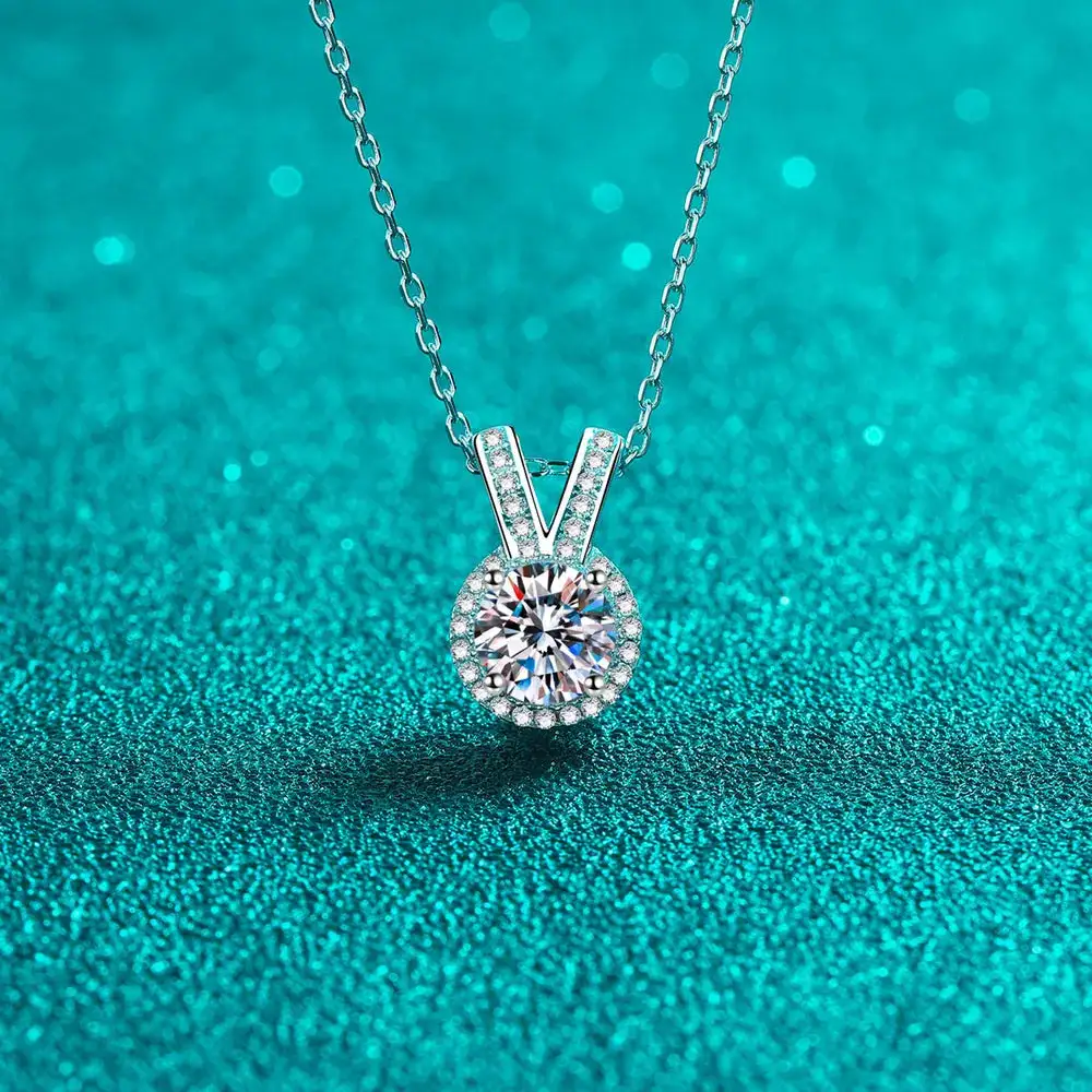 Sleek Finish Pendant Necklace