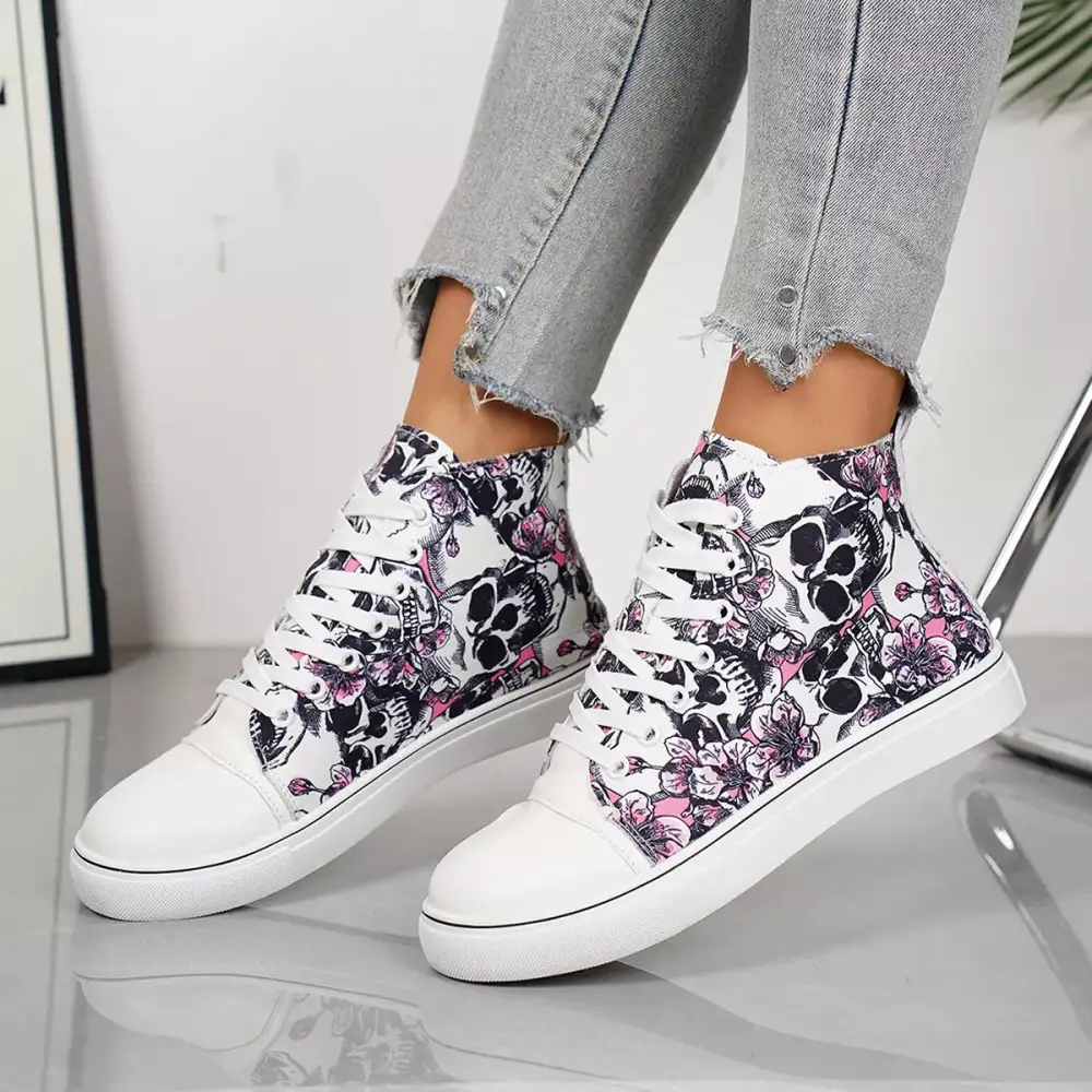 Lightweight Round Toe Lace-Up Sneakers