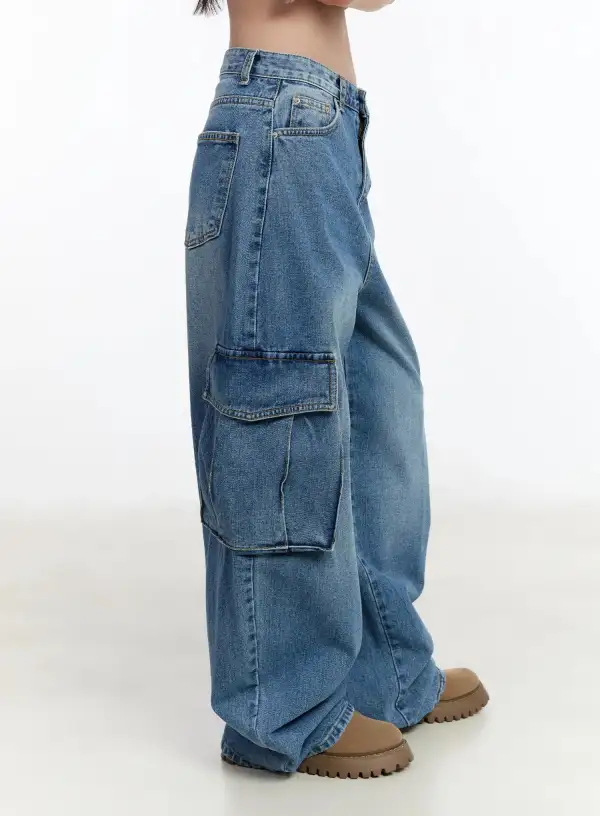 Pocketed Wide Leg Cargo Jeans