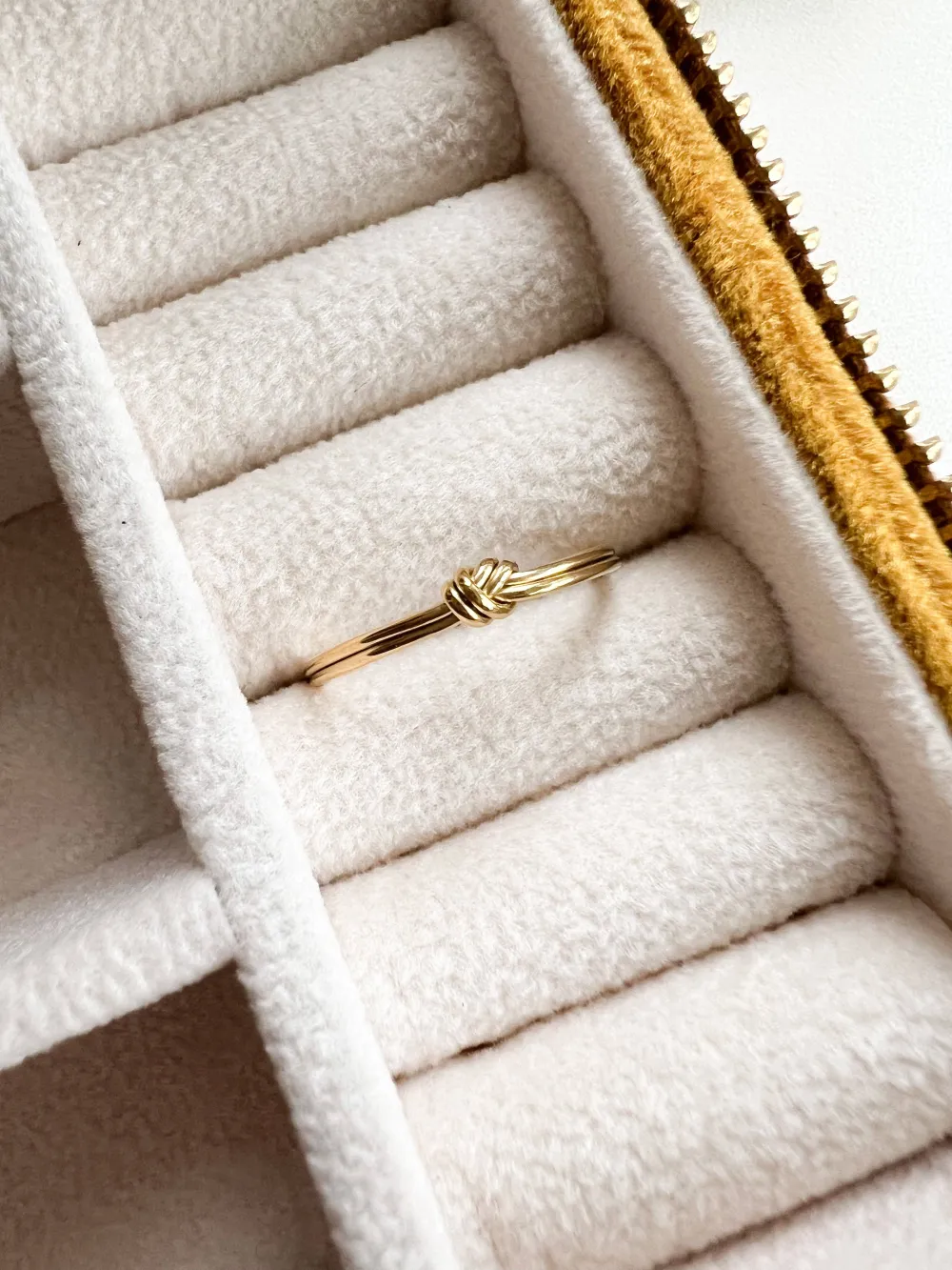 Twisted Knot Band Ring