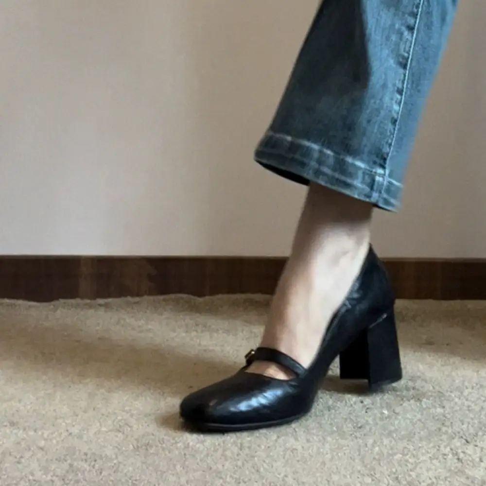 Low Heel Strap Heel Shoes