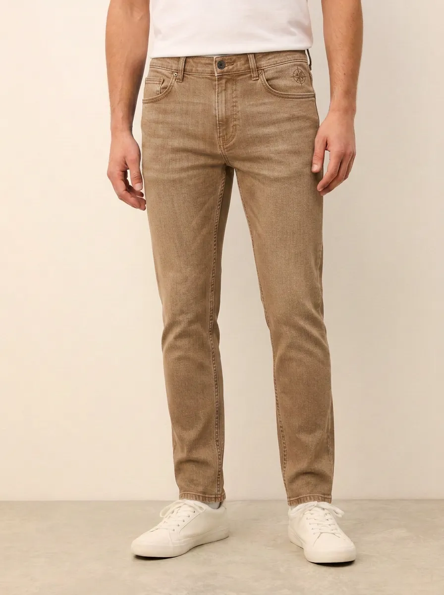 Men's Modern Weekend Embroidered Detail Stretch Denim Jeans