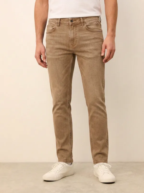 Men's Modern Weekend Embroidered Detail Stretch Denim Jeans