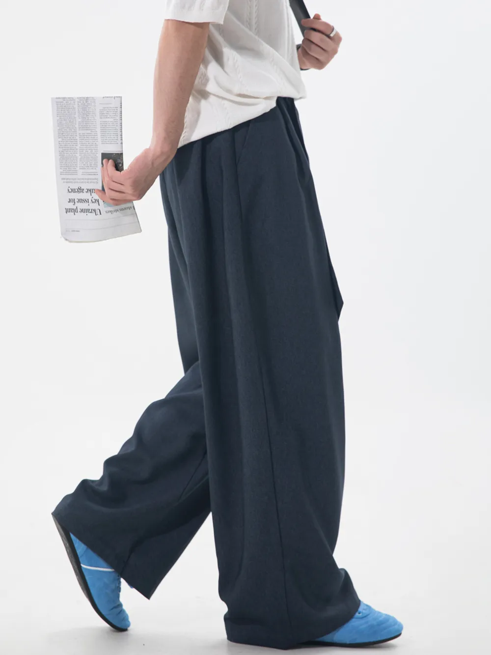 Lightweight Curved-Leg Drawstring Casual Jeans