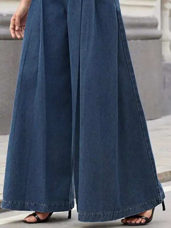 Minimal Relaxed Fit Wide Leg Pleated Pocket Jeans