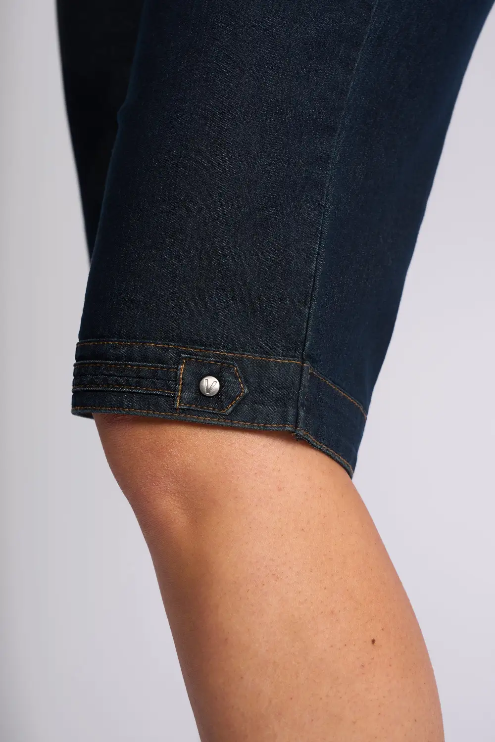 Women's Straight-Leg Stretch Denim Shorts