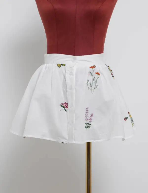 Chic Flower Embroidery Button Closure Mini Skrit