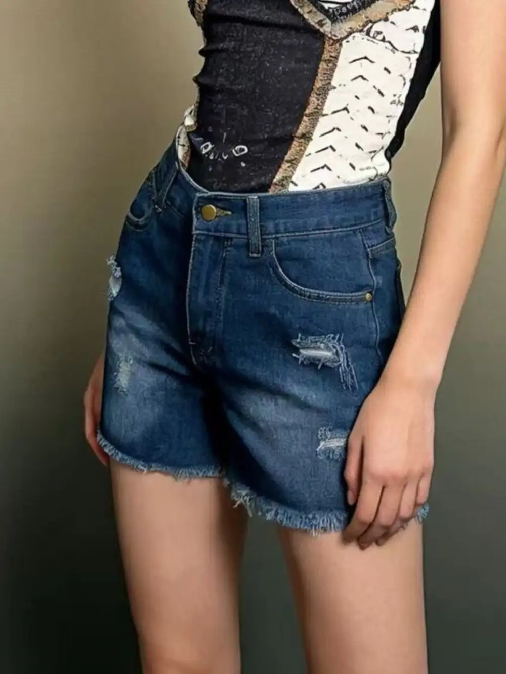 Relaxed Frayed Hem Shorts