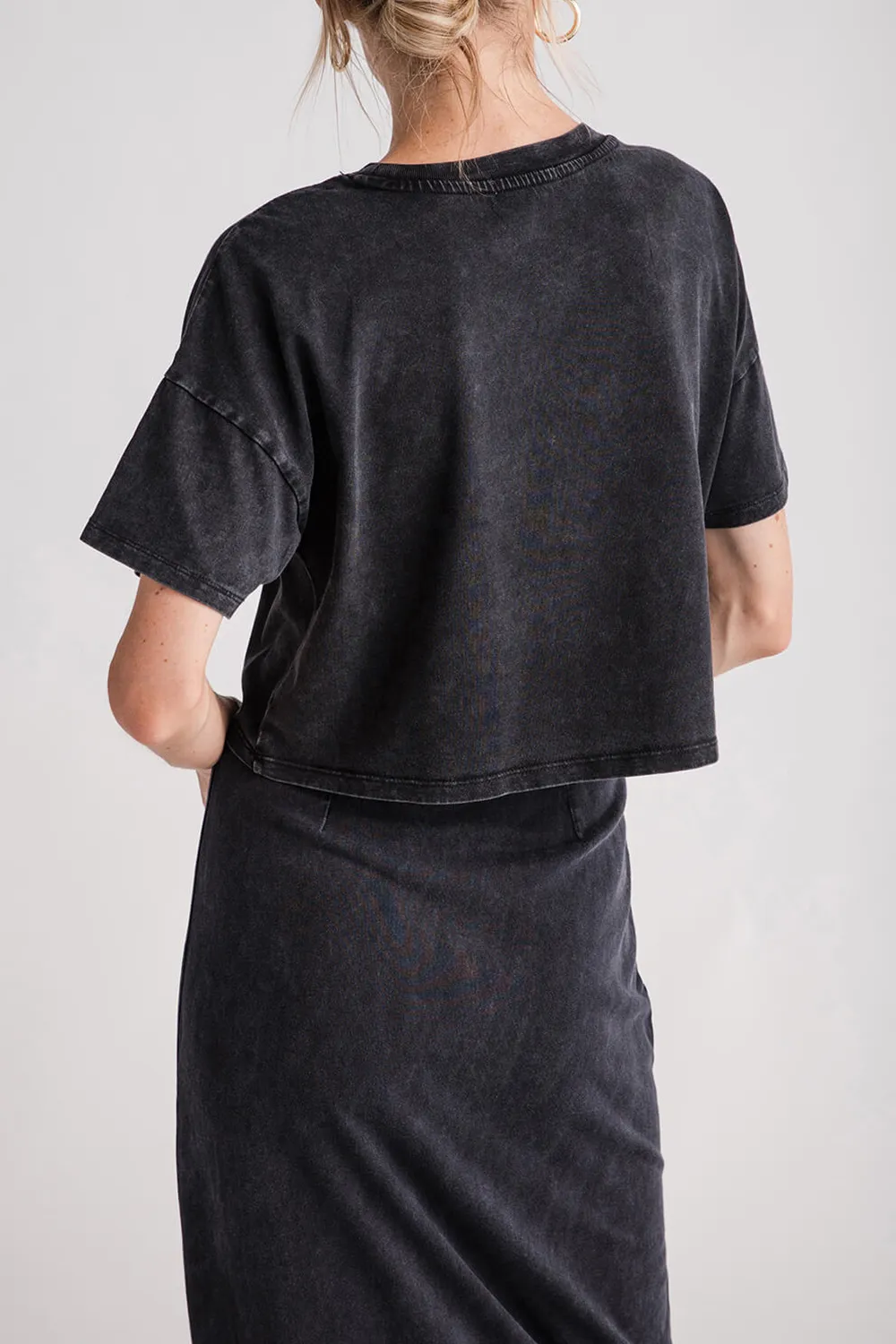 Crew Neck Cropped Tee - black