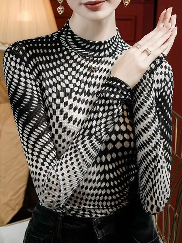 Long Sleeve Curve Fit Contrast Print Mock Neck T-Shirt