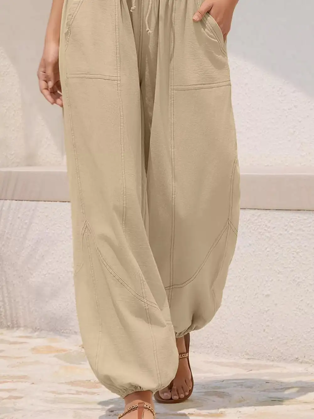 Relaxed-Fit Drawstring Pocketed Exposed-Seam Jogger Pants