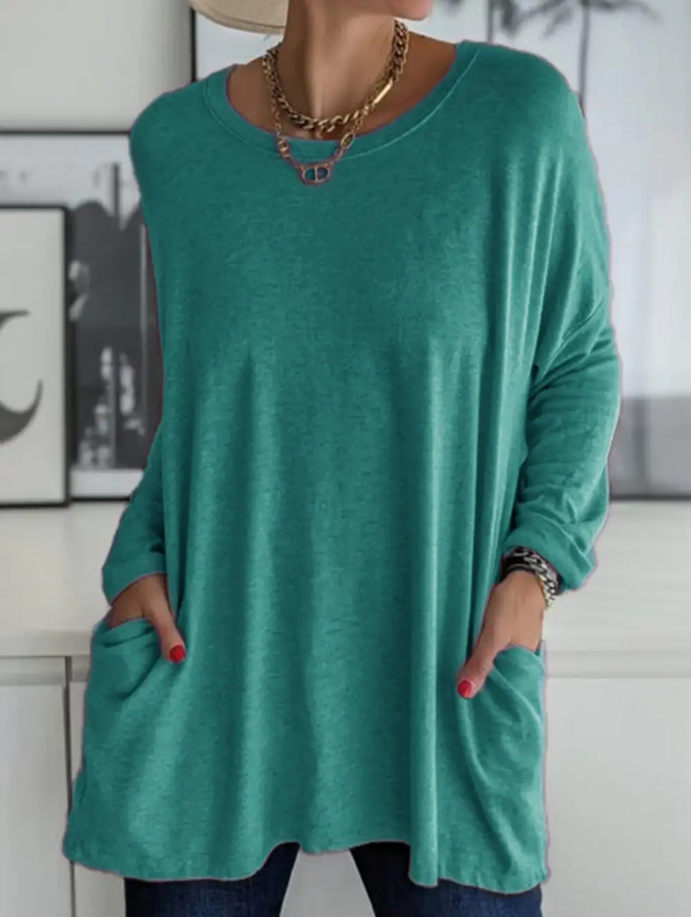 Round Neck Loose Pocket Tee
