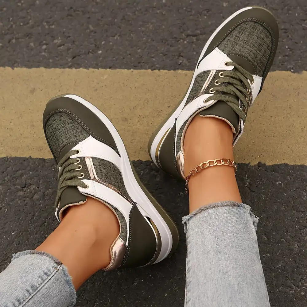 Relaxed Round Toe Lace-Up Sneakers