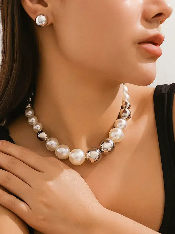 Beaded Contrast Dainty Necklace Earring Set