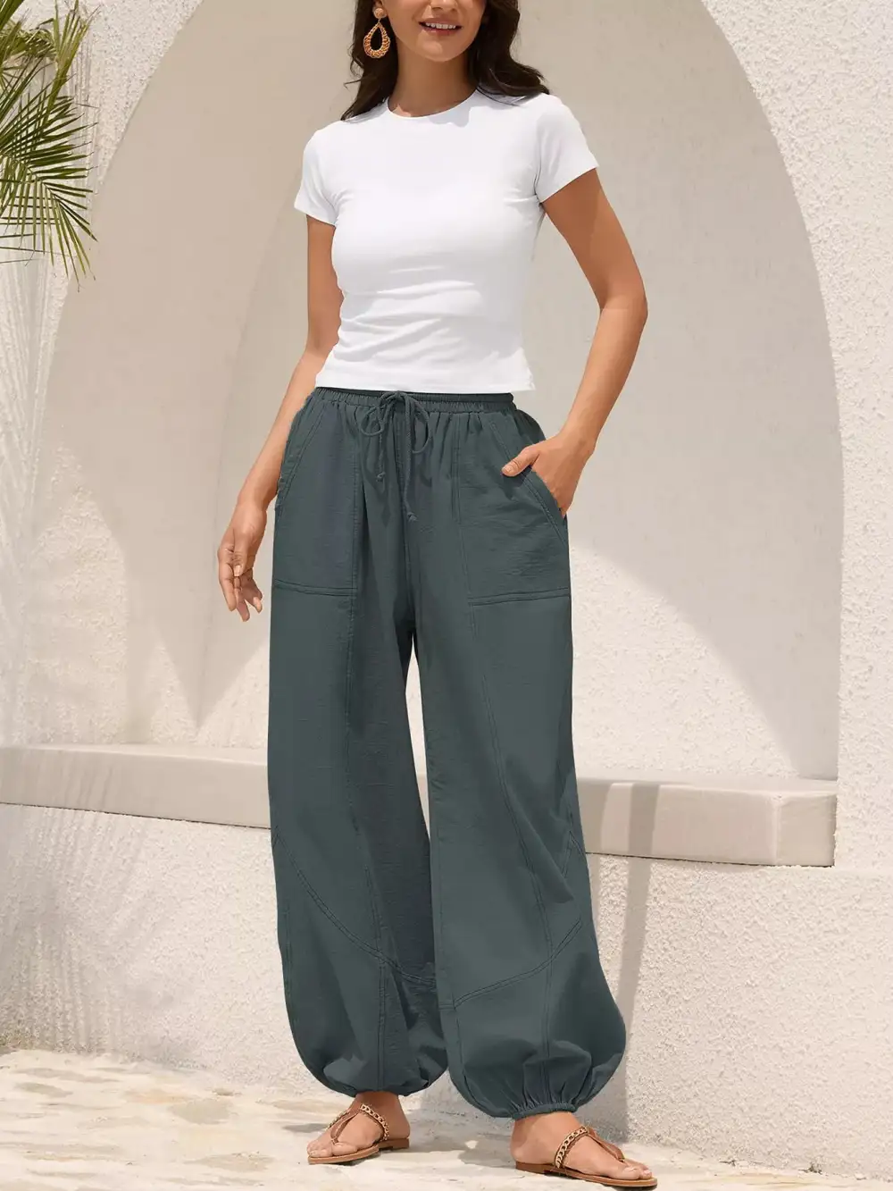 Relaxed-Fit Drawstring Pocketed Exposed-Seam Jogger Pants
