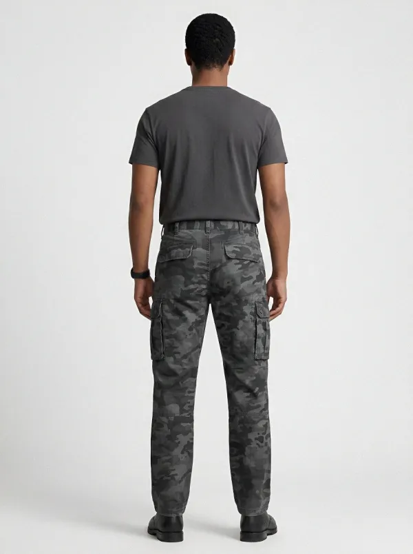 Outdoor-Ready Camouflage Camouflage Cargo Pants