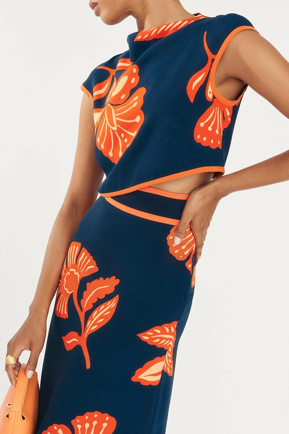 Vintage Artistic Leaf Contrast Top