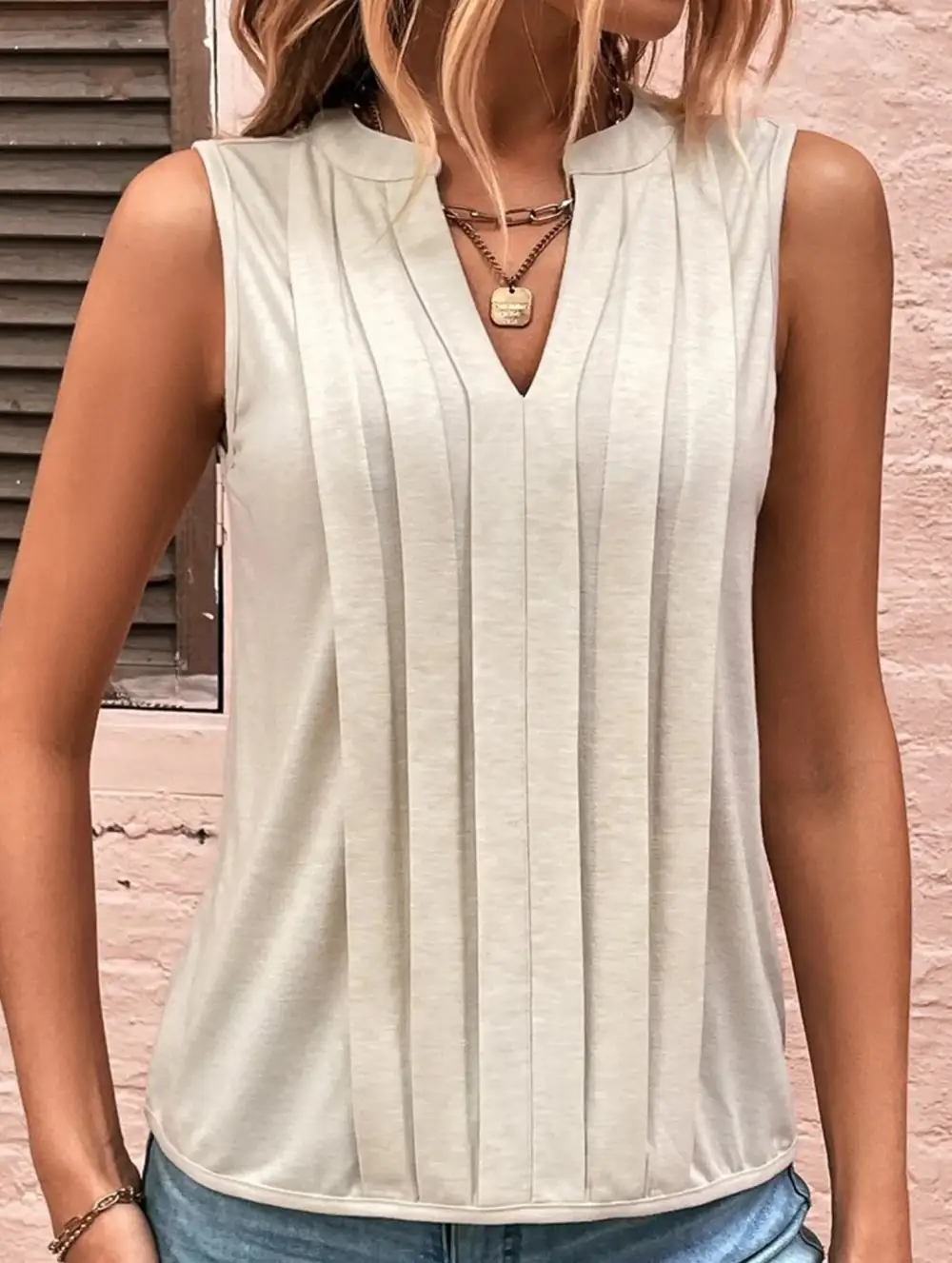 Slim Fit Pleats Sleeveless V-Neck Top
