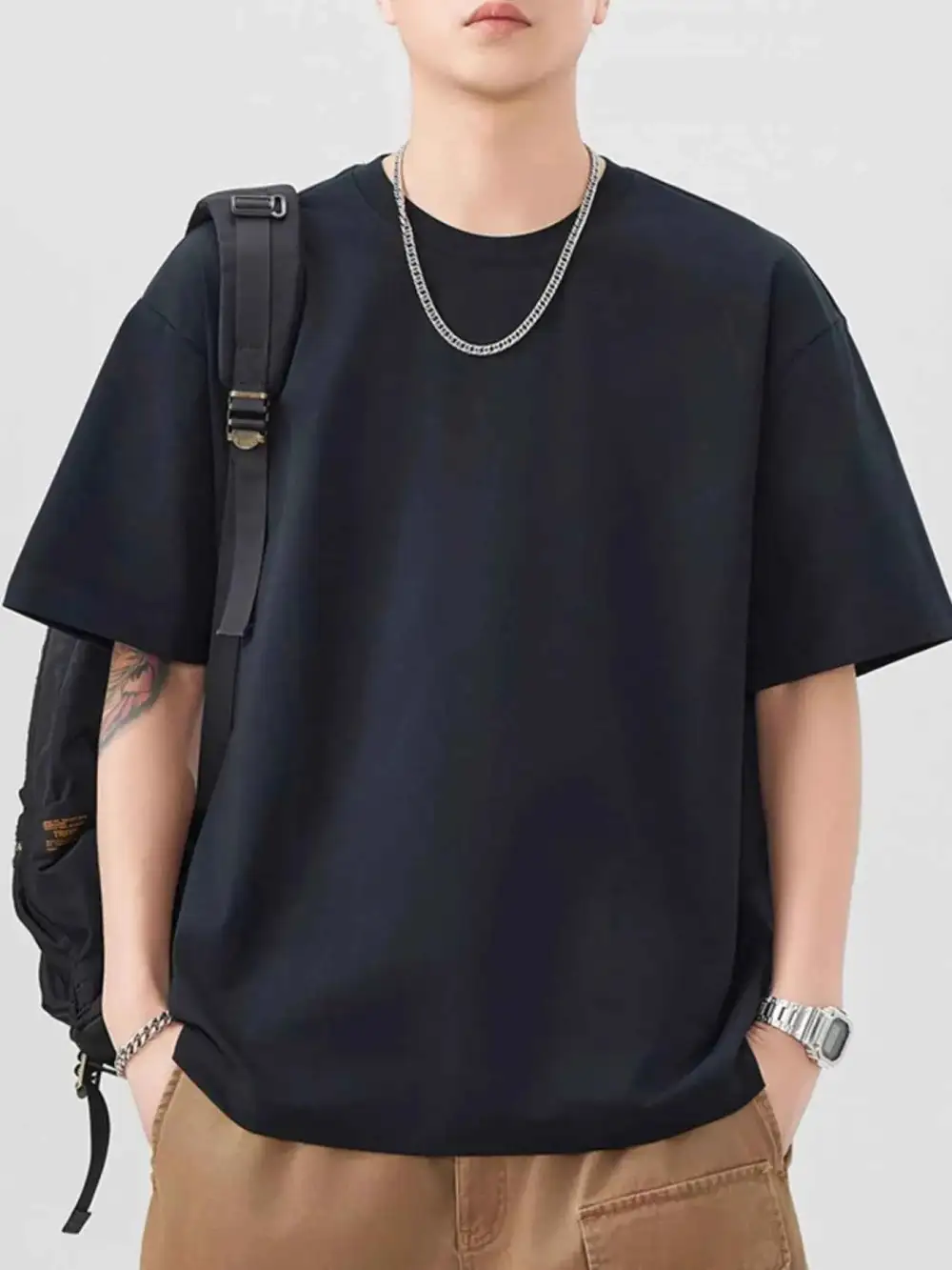 Minimal Round Neck Short Sleeve T-Shirt