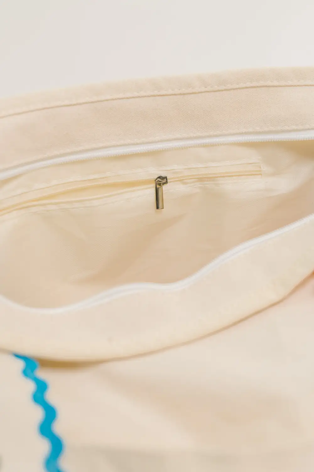 Scallop Parade Tote Bag