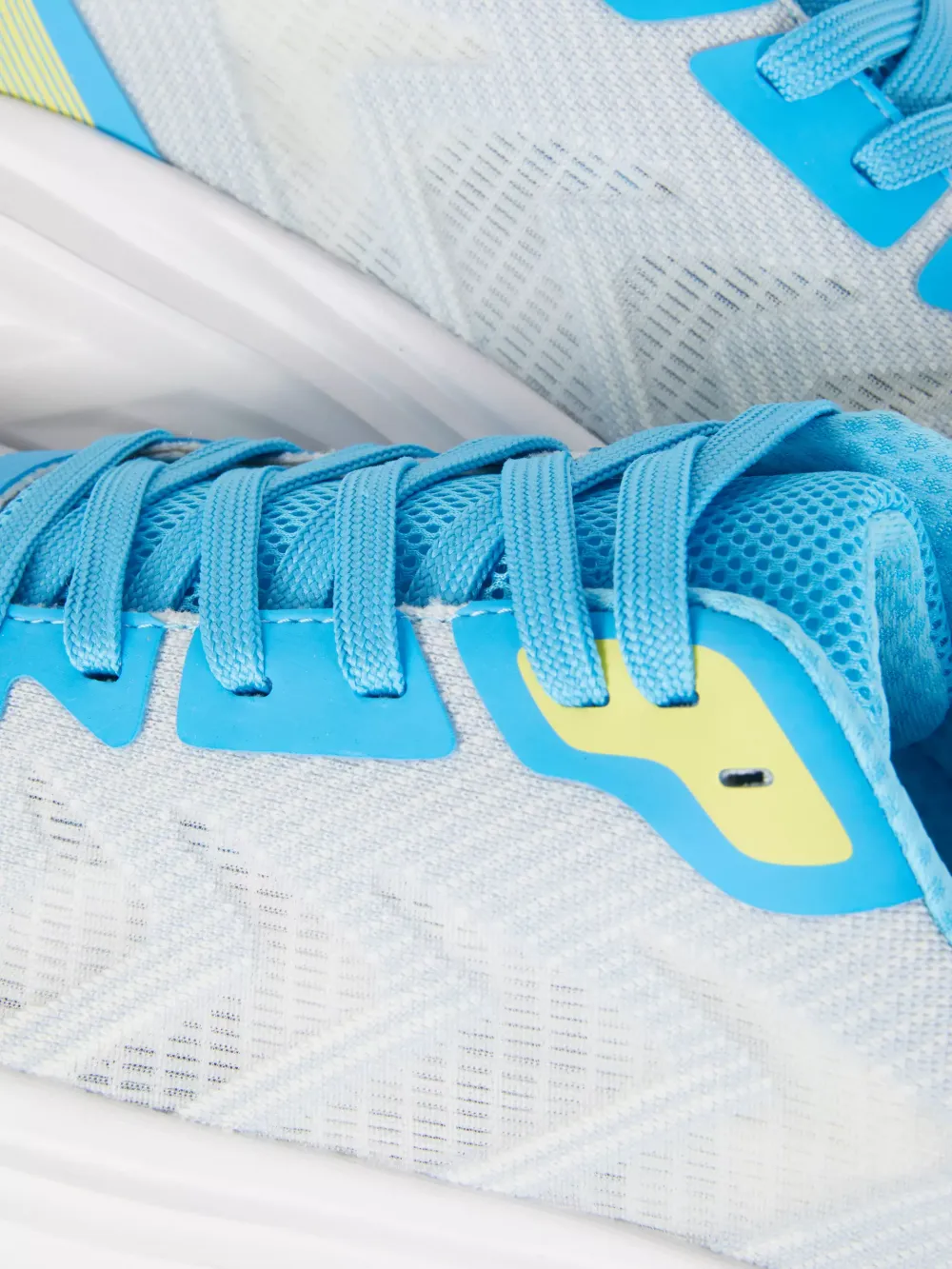 Daily Lightweight Anti-Slip Wear-Resistant Sports Shoes