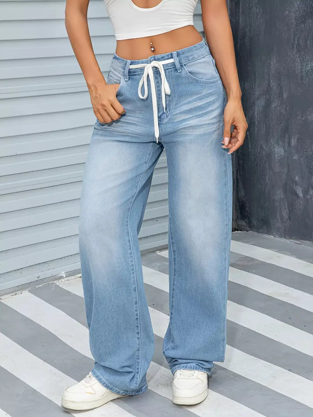 Pocketed Wide Leg Washed Denim Jeans