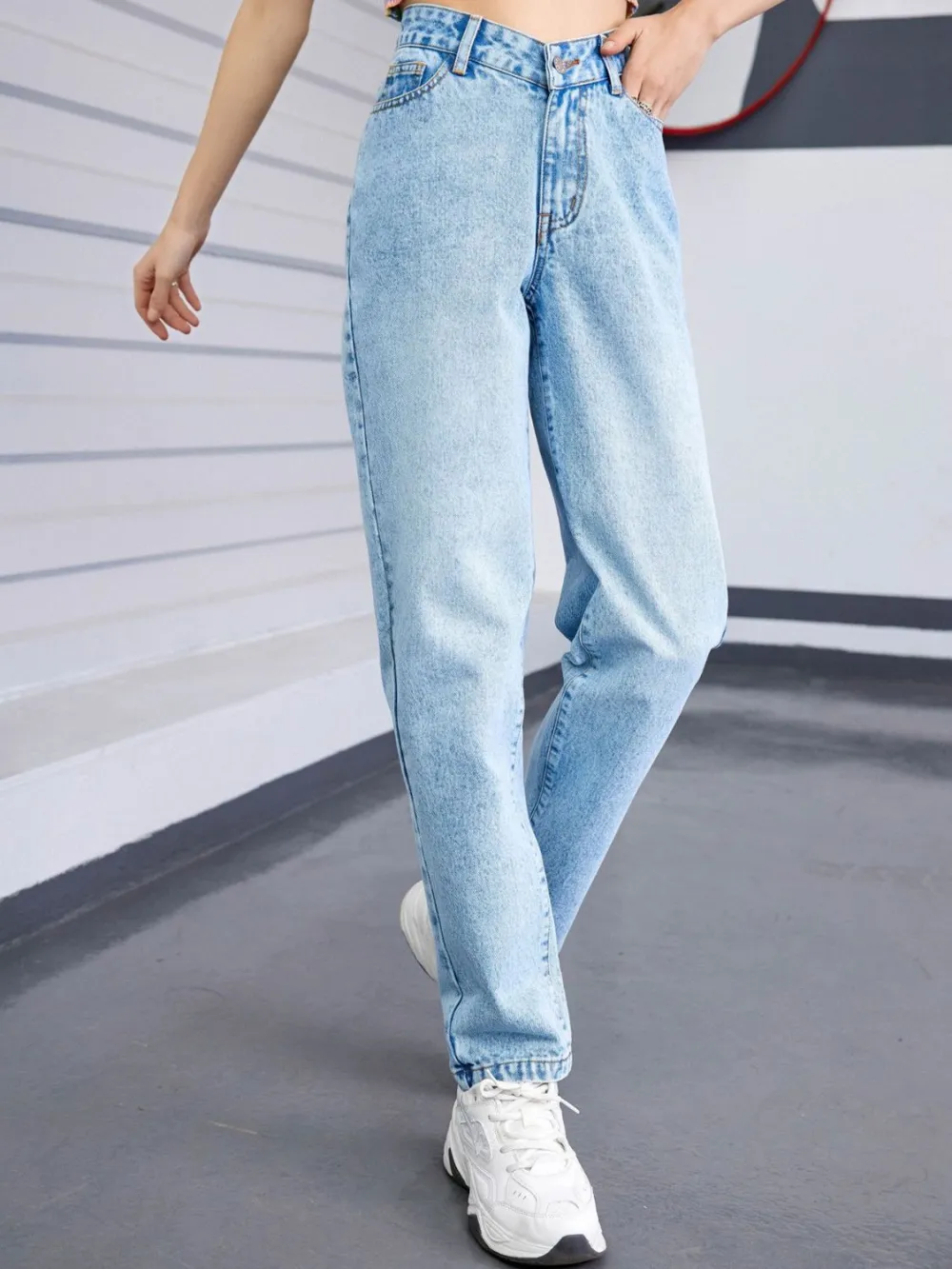 Polished Straight Leg Pocketed Denim Jeans