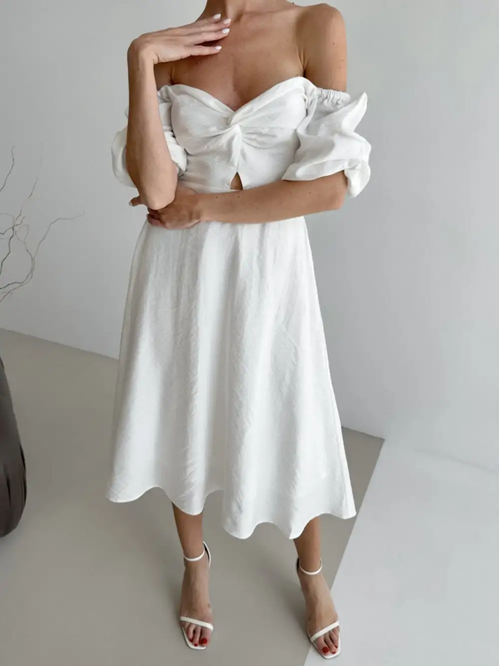 Gathered Detail Puff Sleeve Midi Dress