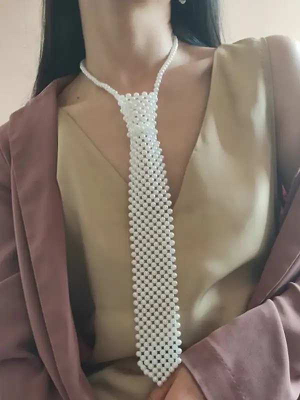Geometric Cutout Pearl Detail Necklace