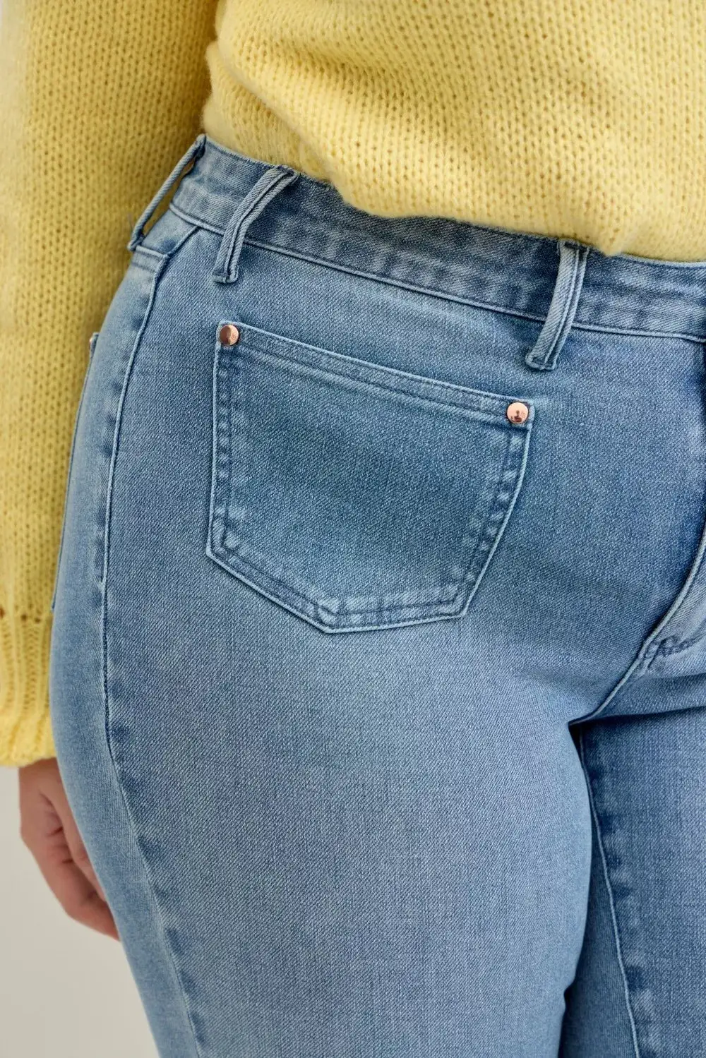 Tailored Mid Rise Flare Leg Pocketed Denim Jeans