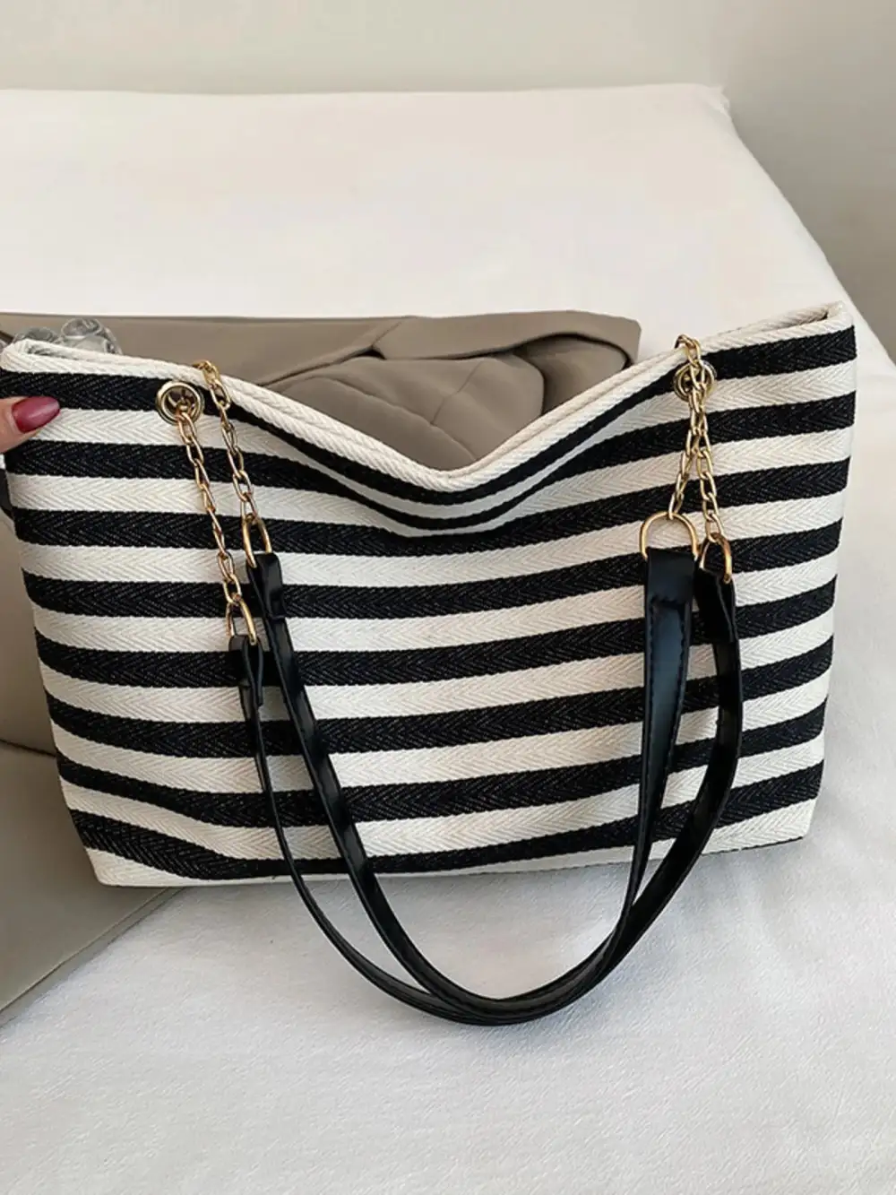 Striped Chain Strap Shoulder Bag