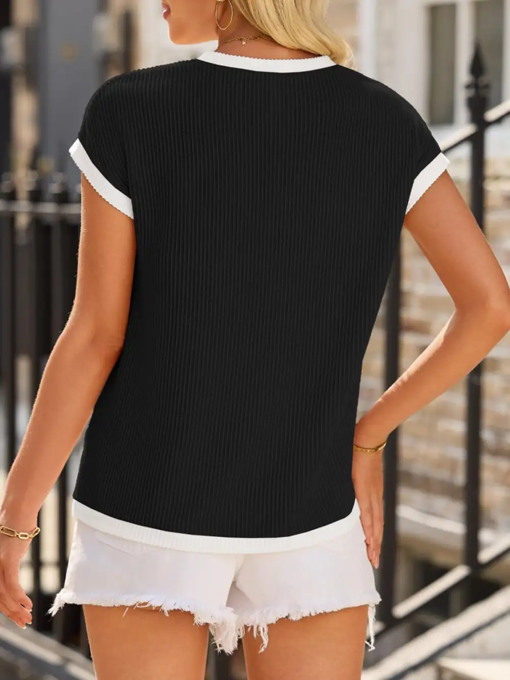 Round-Neck Short-Sleeve Contrast-Trim T-Shirt