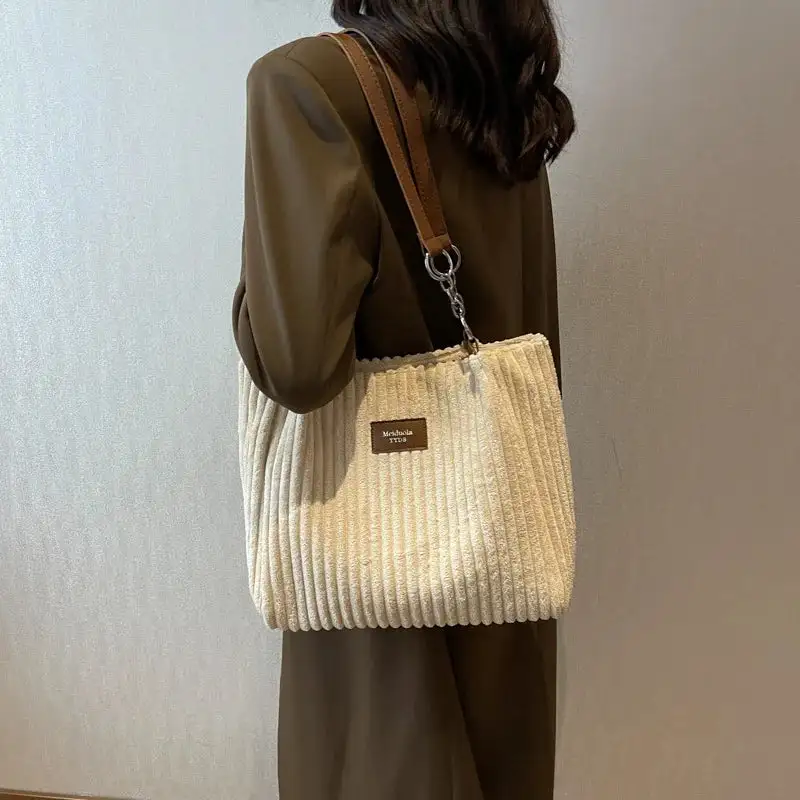 Minimal Soft Zip-Top Shoulder Bag